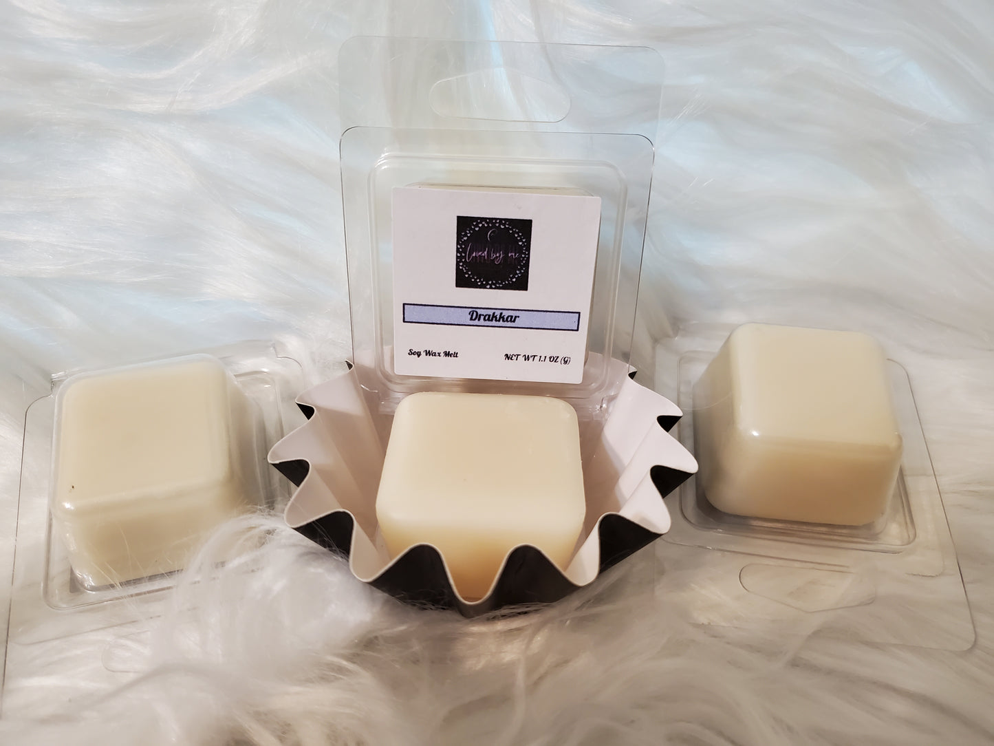 Sample-sized wax melts for you to enjoy. Every flavor will now be offered as a sample size as well as a full clamshell. You will be able to choose from any scent or a maker's mystery scent. Our wax melts are made of high-quality soy wax, beeswax, and fragrance oils. Order ship within 2 business so you can start enjoying them sooner.